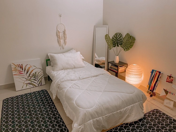 Kamar kost yang nyaman dimulai dari penataan, Sumber: rukita.co