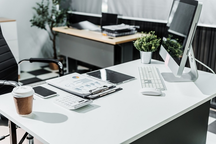 Meja kerja yang nyaman, Sumber: officefurnitureplus.com