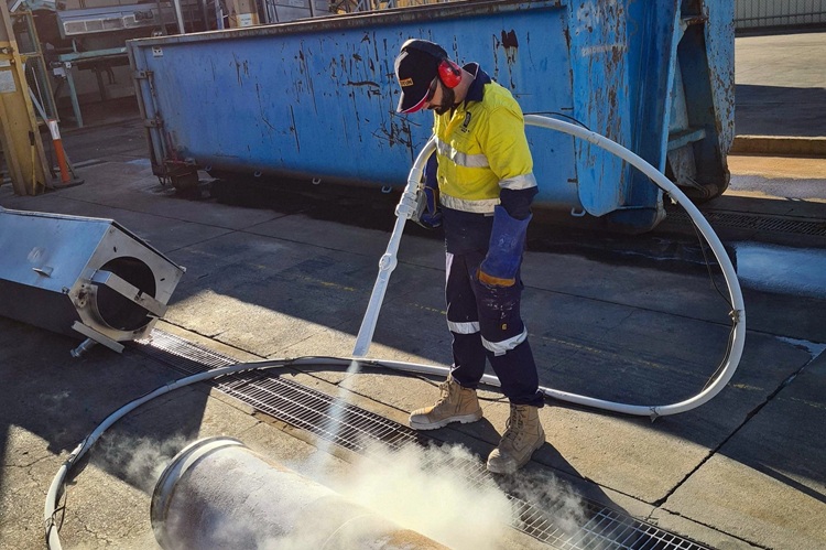 Dry ice cleaning ramah lingkungan, Sumber: ind.com.au